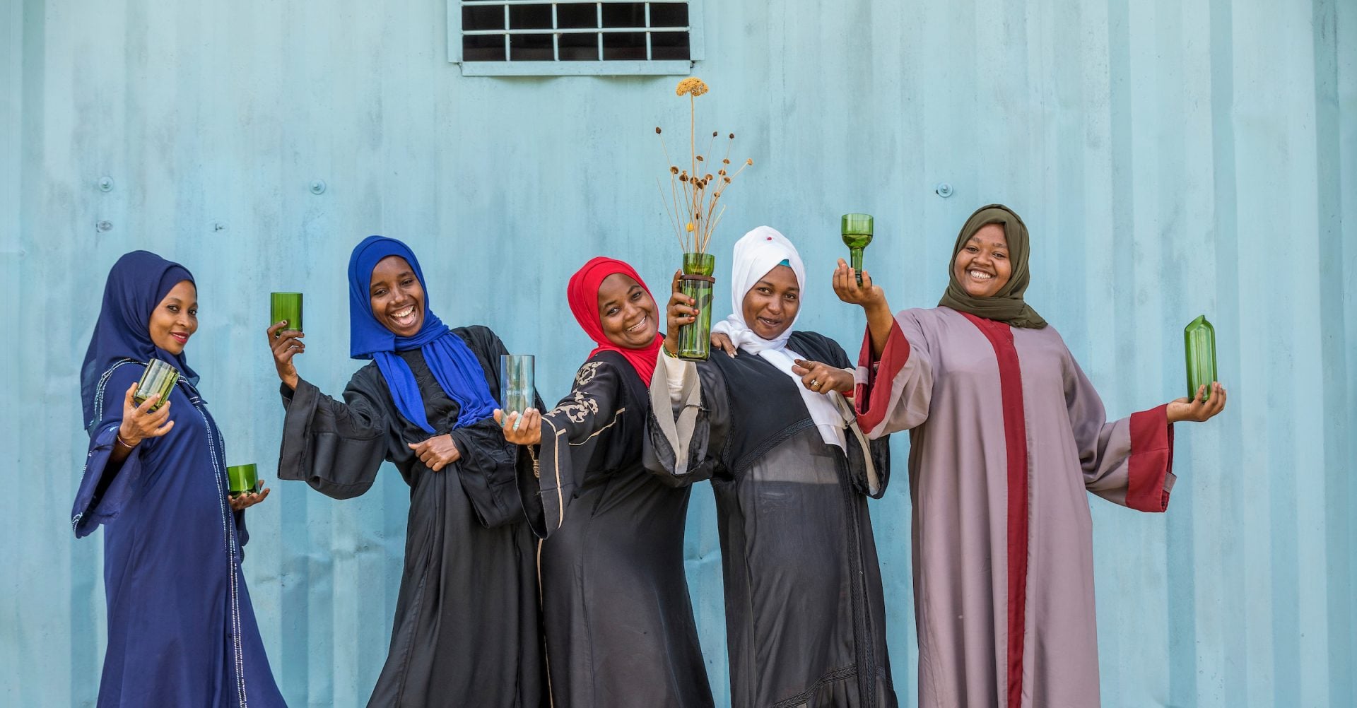 CHAKO upcyclet afval tot functionele en aantrekkelijke producten en biedt werkgelegenheid aan kansarme gemeenschappen op Zanzibar.
