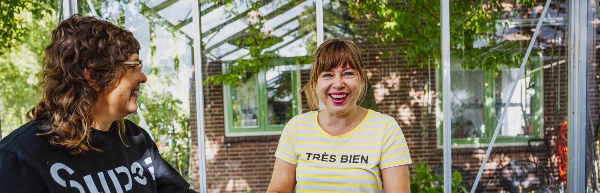 Cascoland ontwikkelt een ontmoetingsplek met kas en boomgaard in de Van Deysselbuurt in Amsterdam. Buurtbewoners en vrijwilligers tuinieren, produceren en conserveren hun zelfverbouwde voedsel en komen bij elkaar voor projecten die bijdragen aan de leefbaarheid en betrokkenheid in de buurt.
