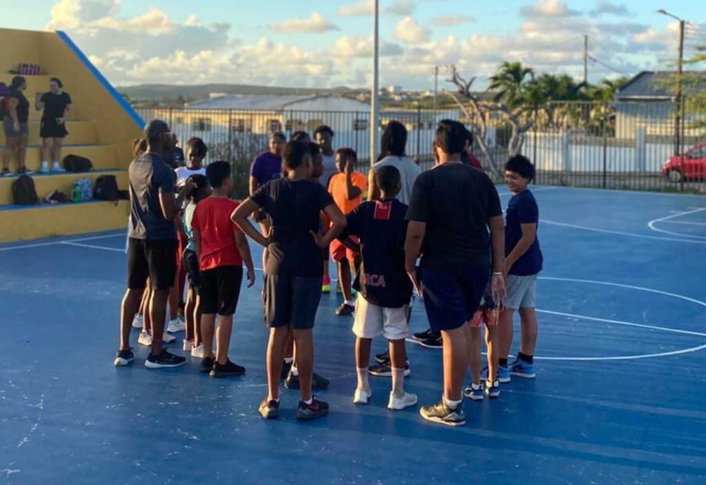 Ban Biba Bario is a funding application portal for small socially inclusive, green and creative community projects on Aruba and Curaçao. Cede Aruba and Unidat di Bario Kòrsou run the project, with residents choosing the parameters for funding allocation.