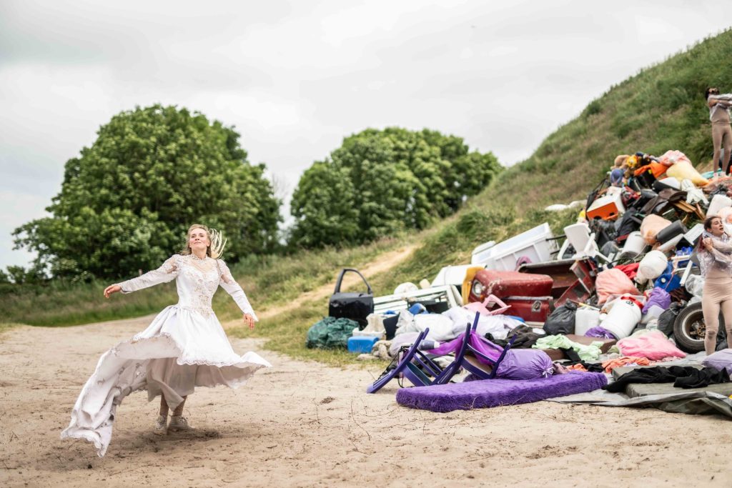 For her play Waste Me, the choreographer Cecilia Moisio worked with young people in Rotterdam to explore consumerism, herd behaviour, and ideas about the future. (Photo: Bart Grietens)